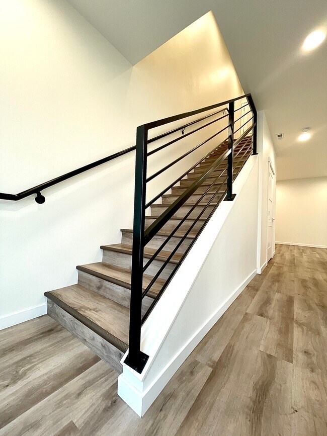 Entrada - 2511 N Hamilton St