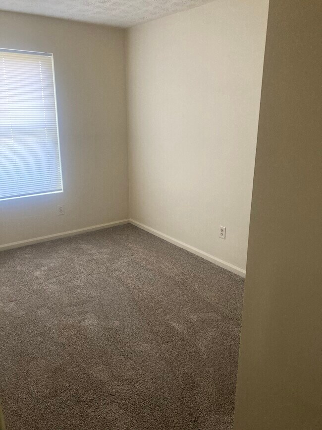 Foto del edificio - 1127 Bloomfield Rd