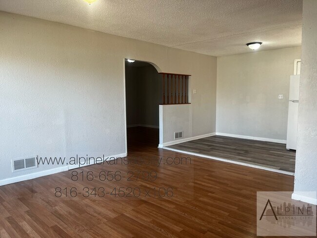 Building Photo - Spacious Vineyard Ranch, Fenced, Deck!