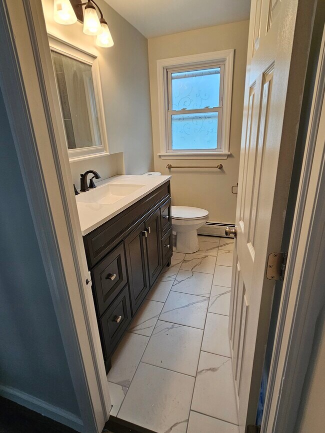 Vista del baño 1 - 2156 Curry Rd