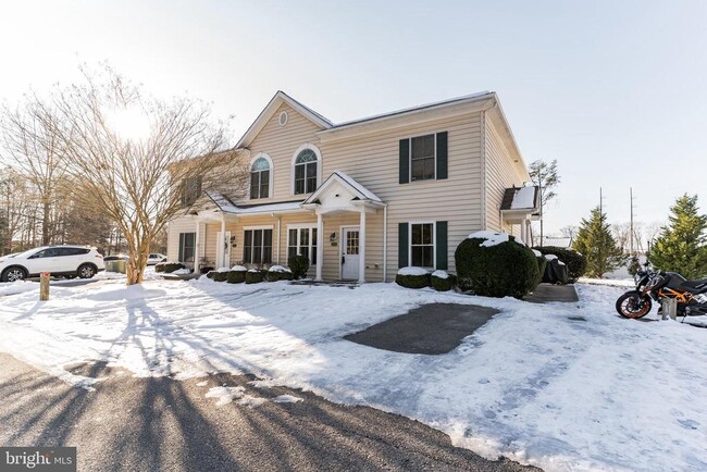 Building Photo - 22539 Chickadee Circle