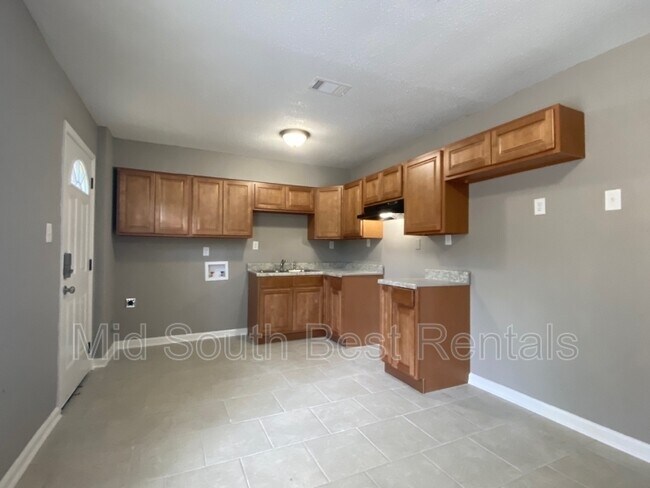 Building Photo - 3636 Skylark Dr