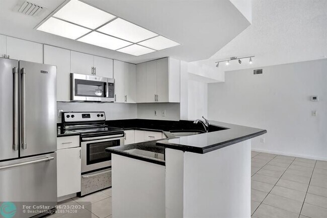 Foto del edificio - 9088 W Atlantic Blvd