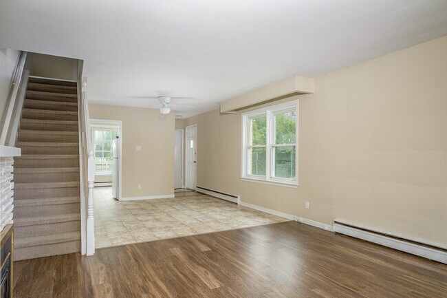 Photo du bâtiment - Beautifully Updated 3-Bedroom Townhome in North London