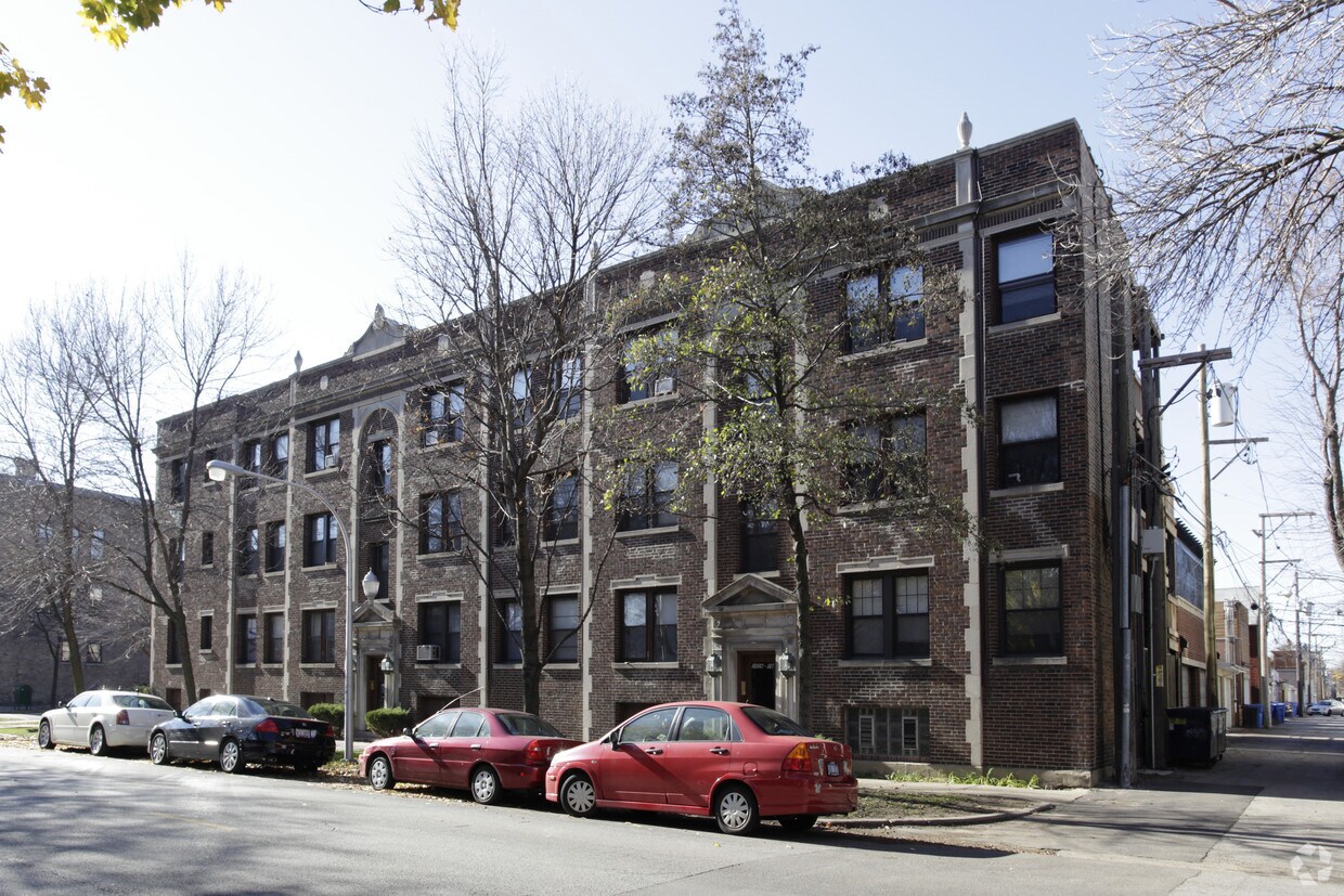 Building Photo - 1200 W Wellington Ave
