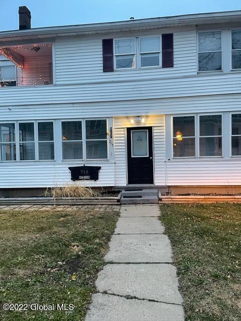 Foto principal - 715 Hudson Ave