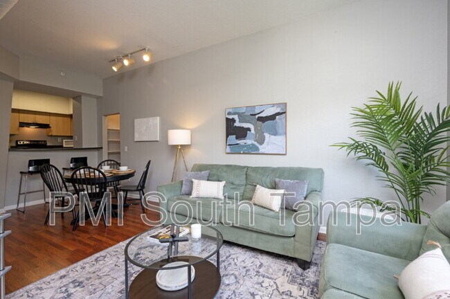 Foto del edificio - 2421 W Horatio St