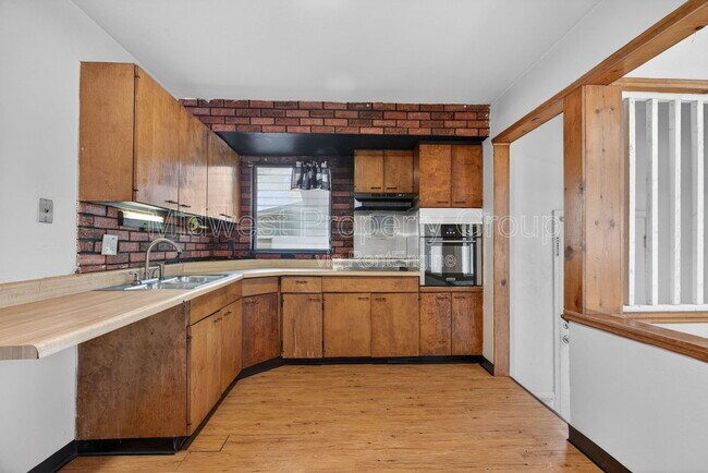 Foto del edificio - 743 Shepley Dr