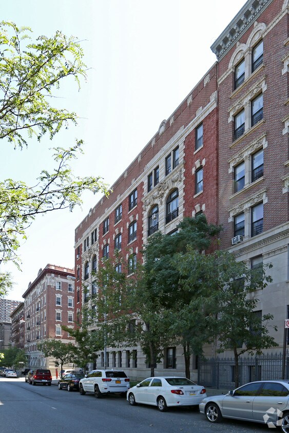 Foto del edificio - 587 Riverside Dr