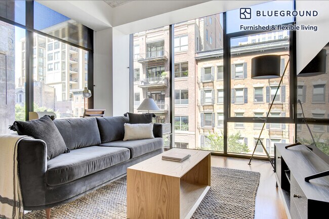 Building Photo - 676 North LaSalle Drive-SI FL3-ID440