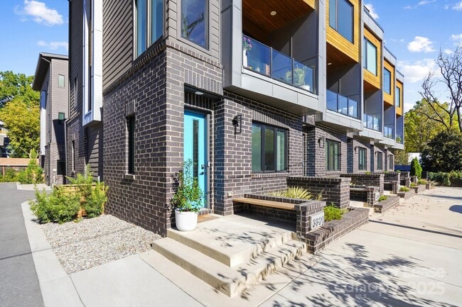 Building Photo - 3301 Spencer St