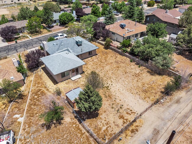 Foto del edificio - 821 Prescott Heights Dr