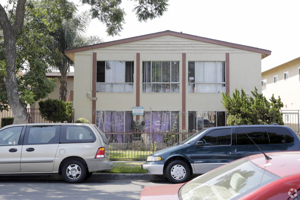 Building Photo - 1214 E Borchard Ave