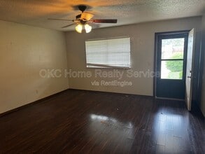 Building Photo - 915 Delmar Cir