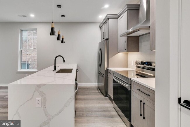 Building Photo - 752 S 16th St