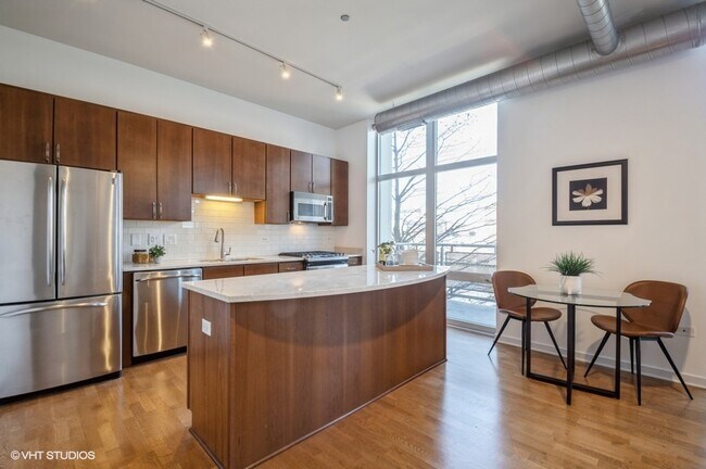 Foto del edificio - 700 N Larrabee St