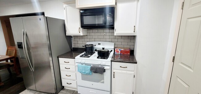 Building Photo - 70 Vern Ln