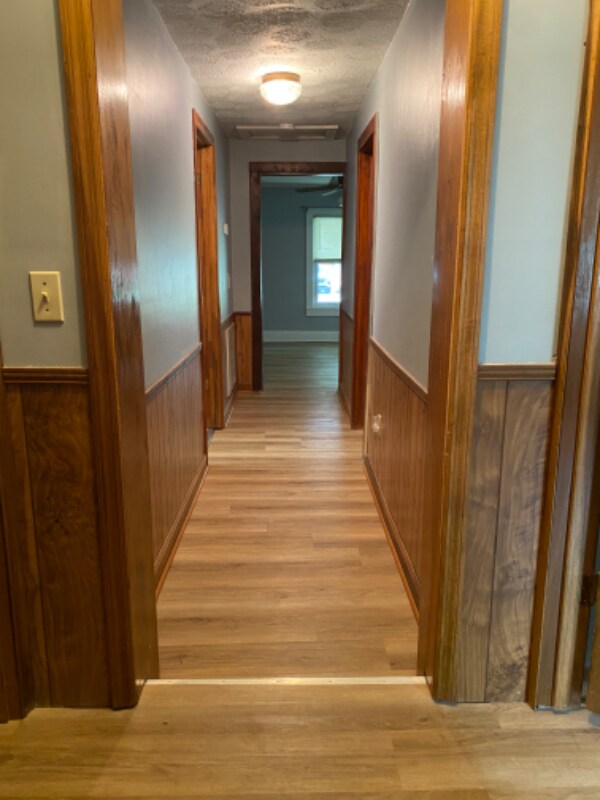 Building Photo - 450 Lone Oak Dr