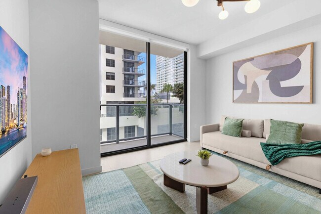 Building Photo - 11 NE 6th St