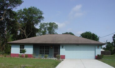 Building Photo - 2643 Atwater Dr