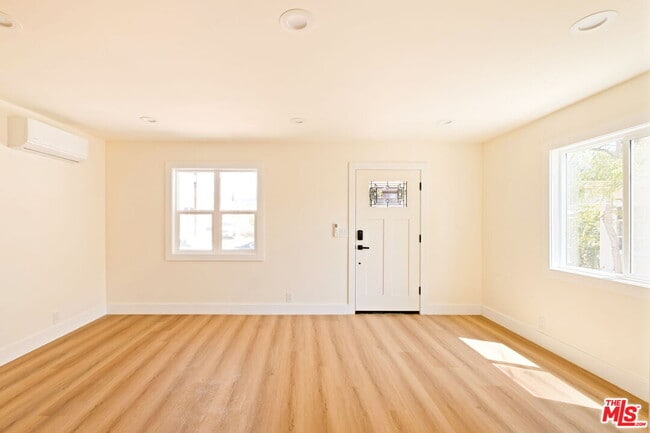 Building Photo - 342 S Ave 56