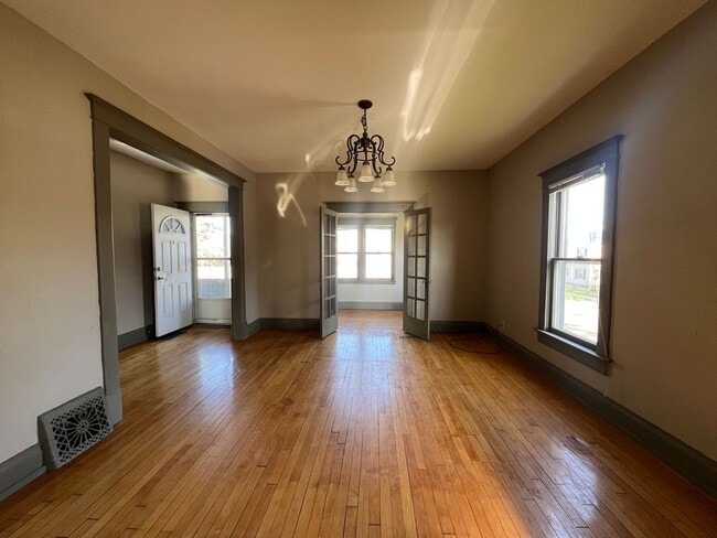 Building Photo - 1200 S Dakota Ave