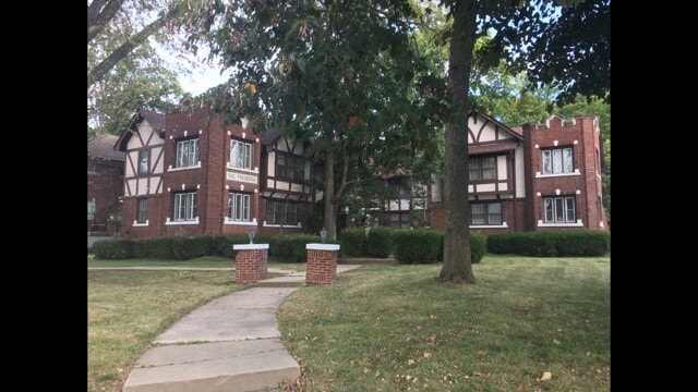 Building Photo - 2000 Village Dr