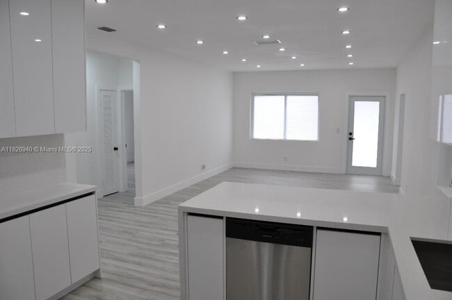 Building Photo - 261 NW 46th Ave