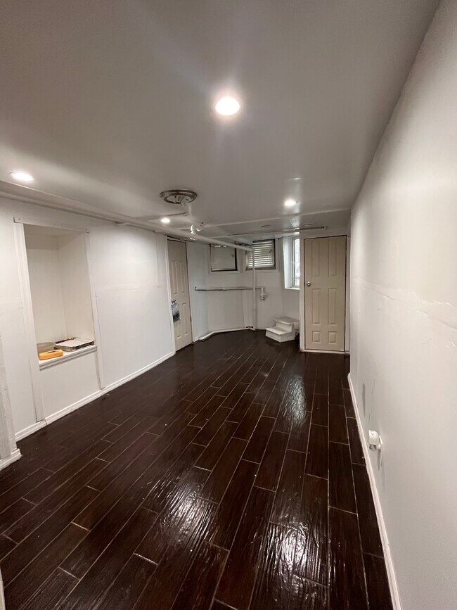 Building Photo - 578 Bramhall Ave