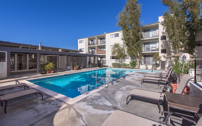 Tarzana Springs Apartments Tarzana, CA