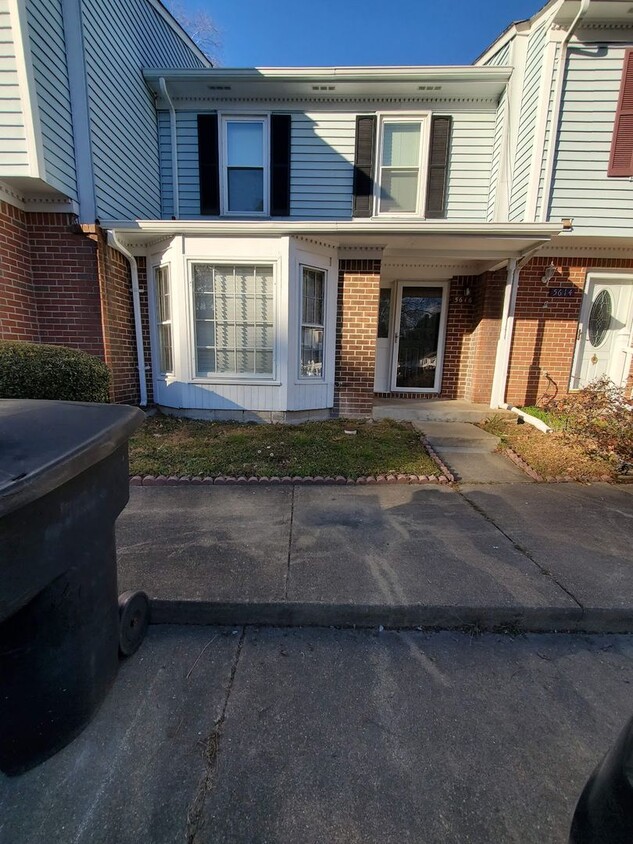 Primary Photo - Two Bedroom Townhome in Churchland!