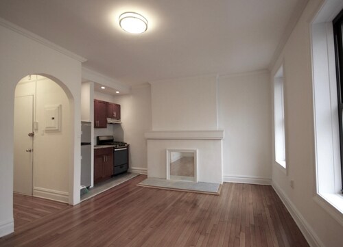 Primary Photo - 30 E 12th St