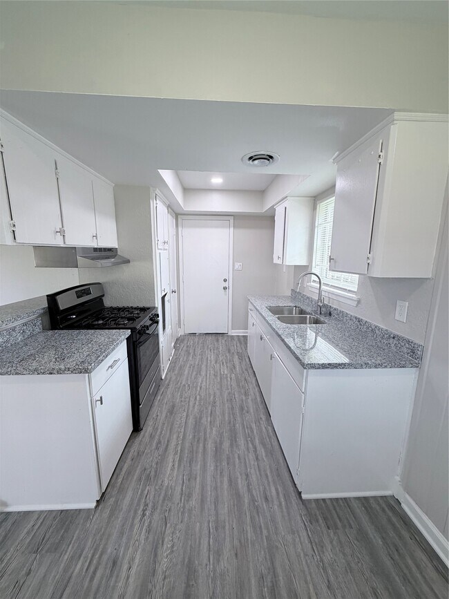 Foto del edificio - 7705 Parker Rd