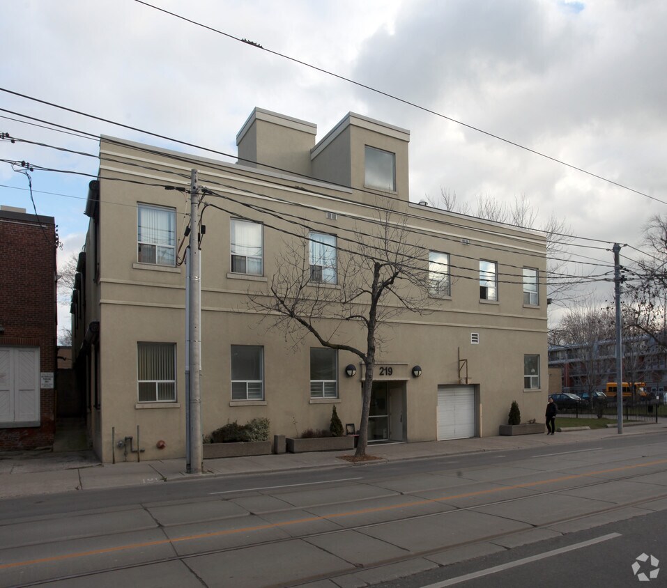 Photo principale - 219 Broadview Ave