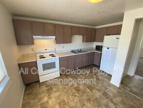 Building Photo - 527 E Spring Creek Dr