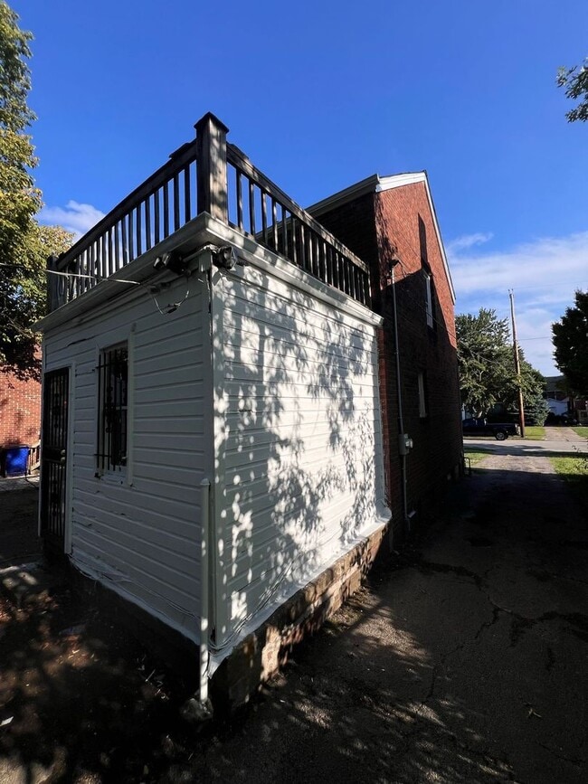 Building Photo - 15603 Stockbridge Ave