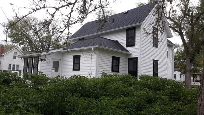 Building Photo - 1318 W 4th St