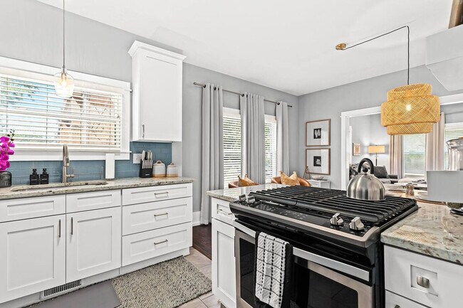 Building Photo - 818 Etowah Ave