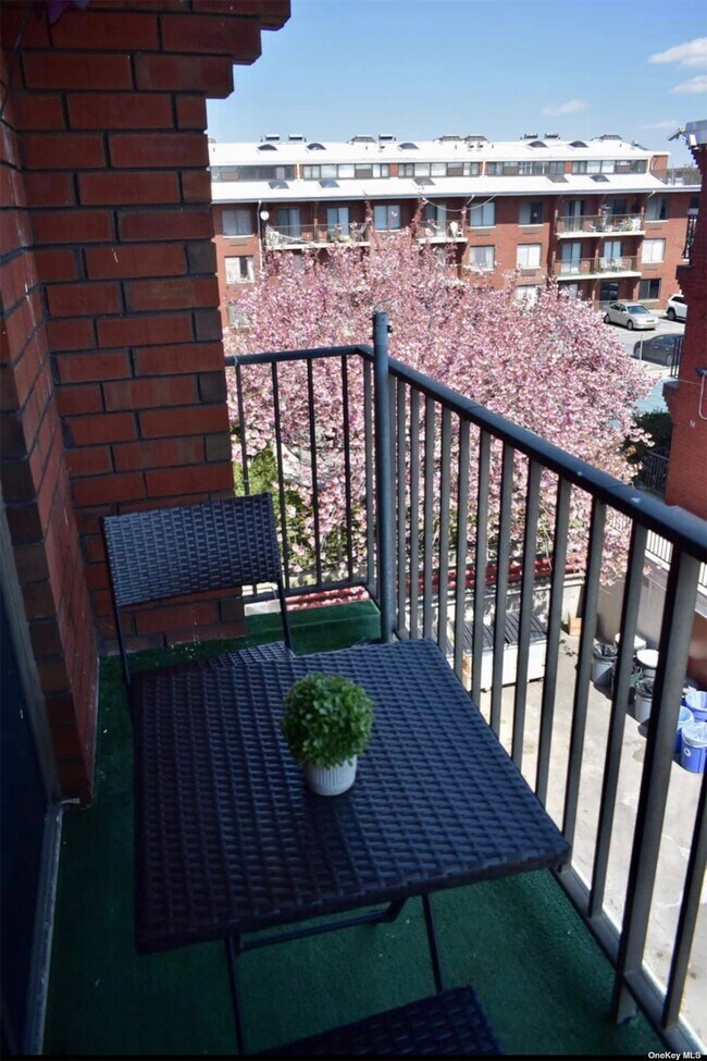 Foto del edificio - 10808 Flatlands 9th St