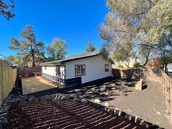 Foto del edificio - 61555 SE Alstrup Rd