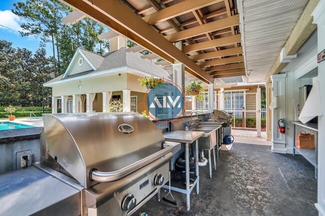 Building Photo - First Floor Summer House Condo - Available...