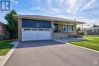 Building Photo - 215 Searle Ave