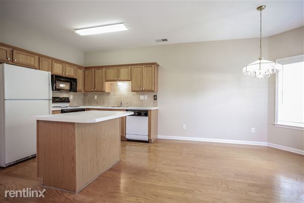 Building Photo - 8357 Shady Elm Dr