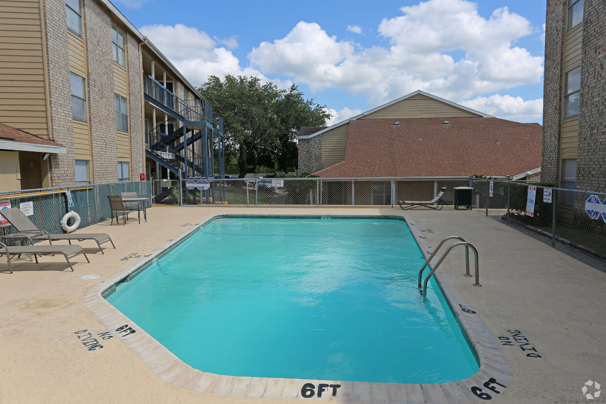 Southfork Apartments piscina - SouthFork Apartments