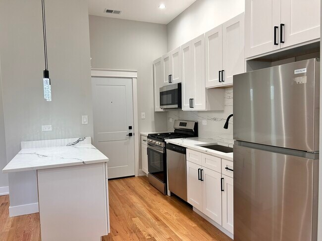 Foto del edificio - 4121 W Montrose Ave