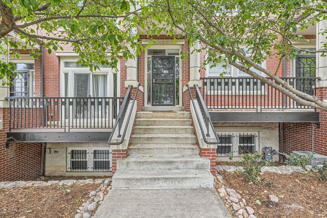 Primary Photo - Great townhome for rent in Cherry Creek!