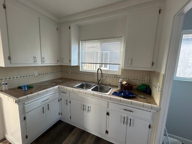 Foto del edificio - 3457 Ocean View Blvd