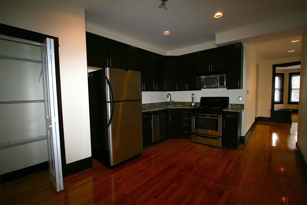 Primary Photo - 3318-20 N. Albany Ave. - 1 South