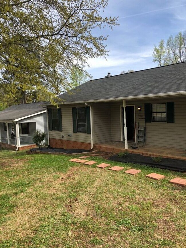 Foto del edificio - Spartanburg - 3Bd/2Ba - 1205SF