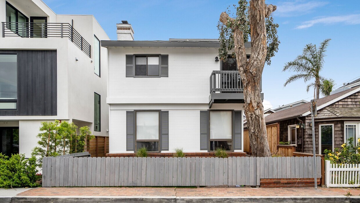 Primary Photo - Modern Elegance Meets Ocean Breezes – Full...